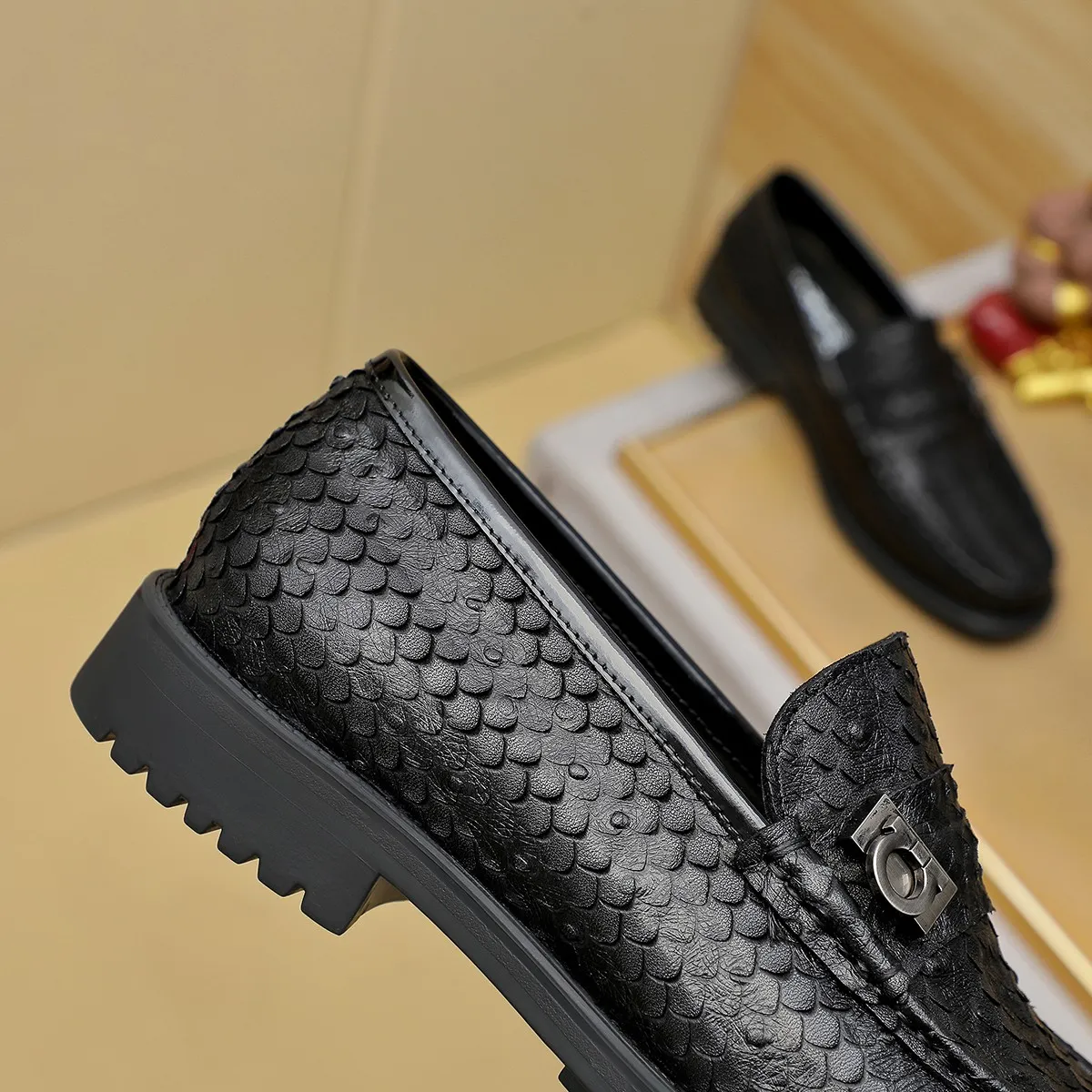 Men's shoes 💰500 Ferragamo [Ferragamo] top imported suit men's shoes 💯Original copy of the official website, product materials: selected imported embossed calfskin + luxury hardware buckle accessories ~ imported water-dyed cow 🐂 leather lining. Strong three-dimensional visual effect, original combination outsole, multiple colors available😘 Size: 38-44 (.45.46. Customized)